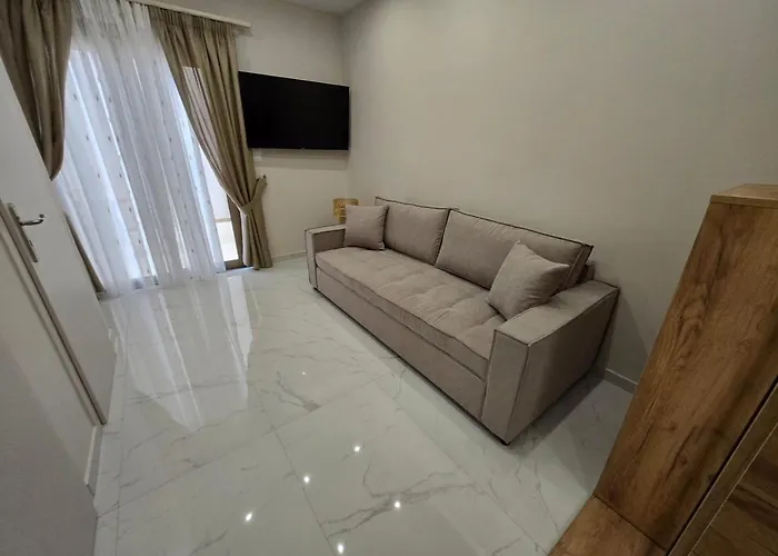 Agora Luxury Maisonette Лоутраки