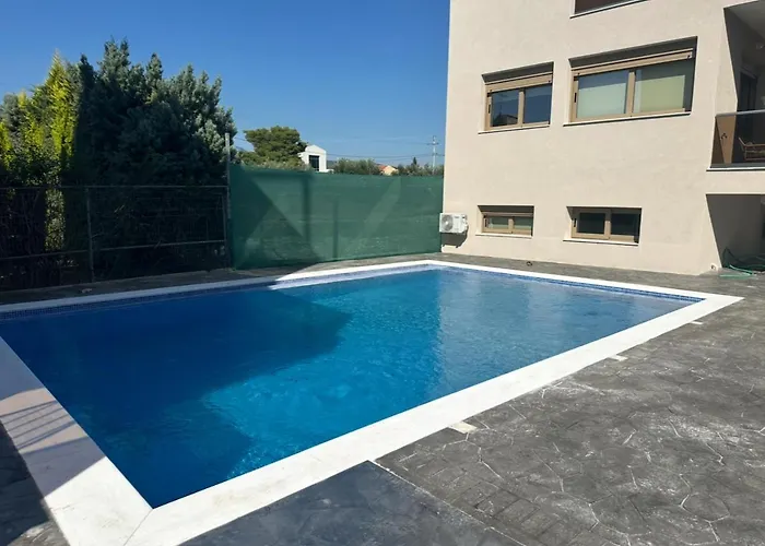 Agora Luxury Maisonette Лоутраки